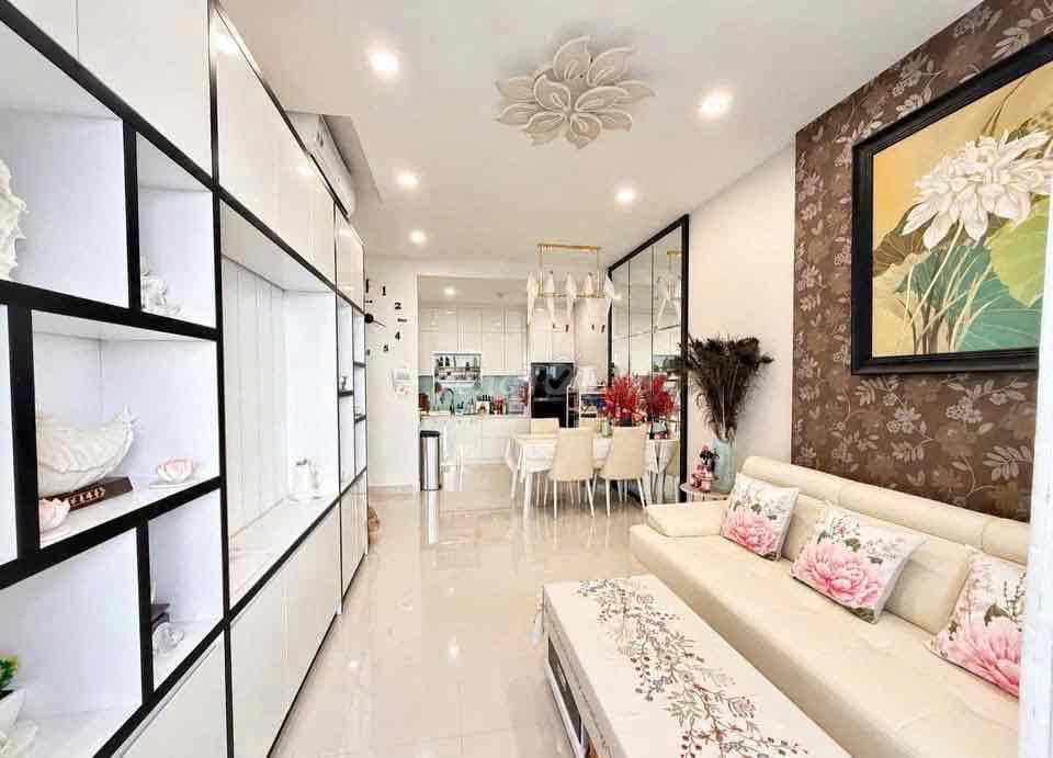 Rent Golden Mansion two bedrooms two full-on furniture near the 75-foot-story airport.