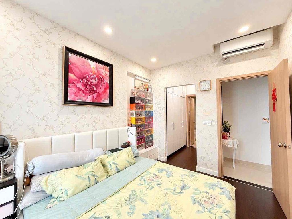 Rent Golden Mansion two bedrooms two full-on furniture near the 75-foot-story airport.
