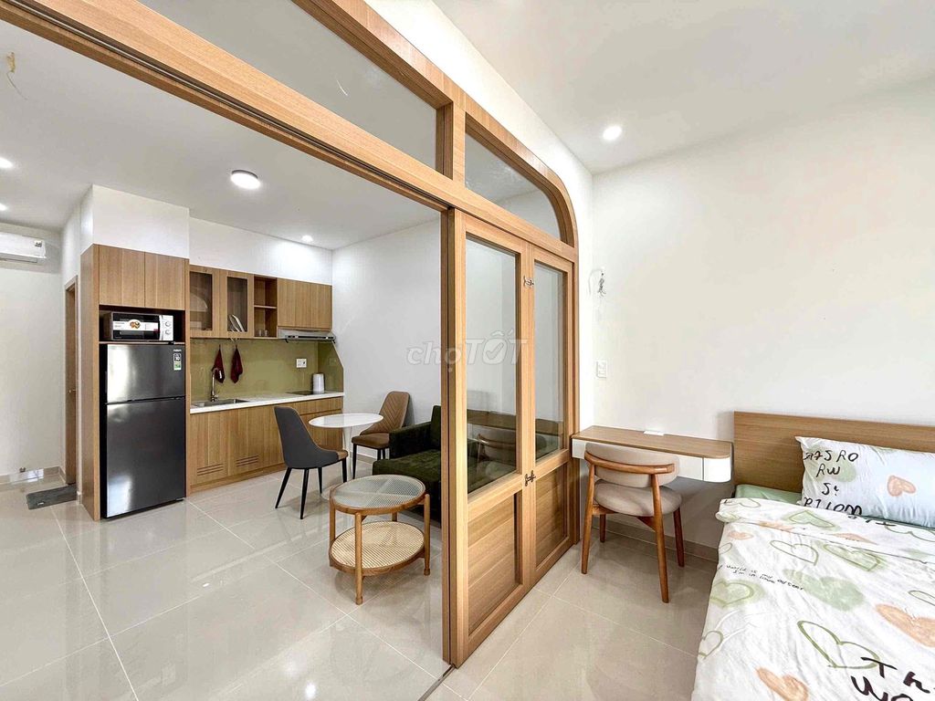 About to be empty - Studio bandl + break kitchen - full interior - multiple lights