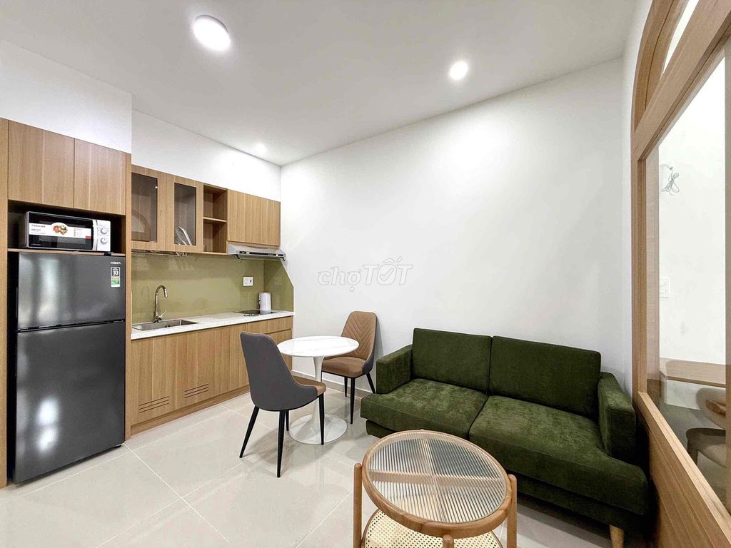 About to be empty - Studio bandl + break kitchen - full interior - multiple lights
