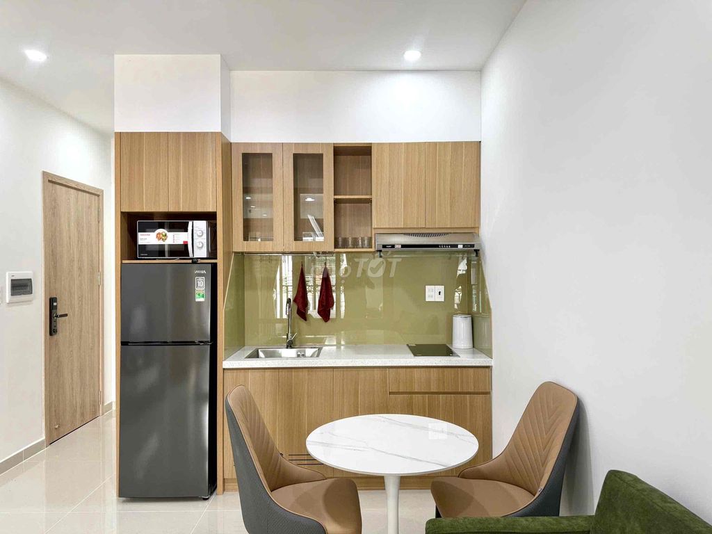About to be empty - Studio bandl + break kitchen - full interior - multiple lights