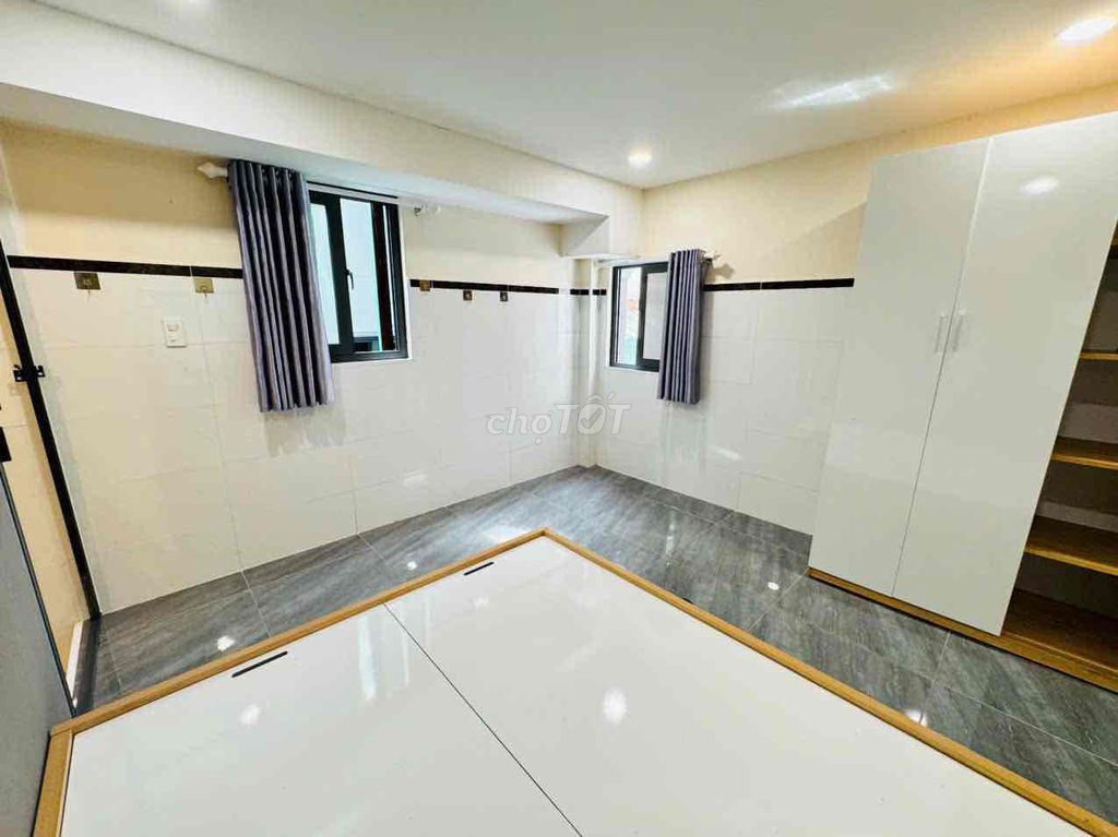 It's the owner who rents the two bedrooms full of private washing machines in two people.