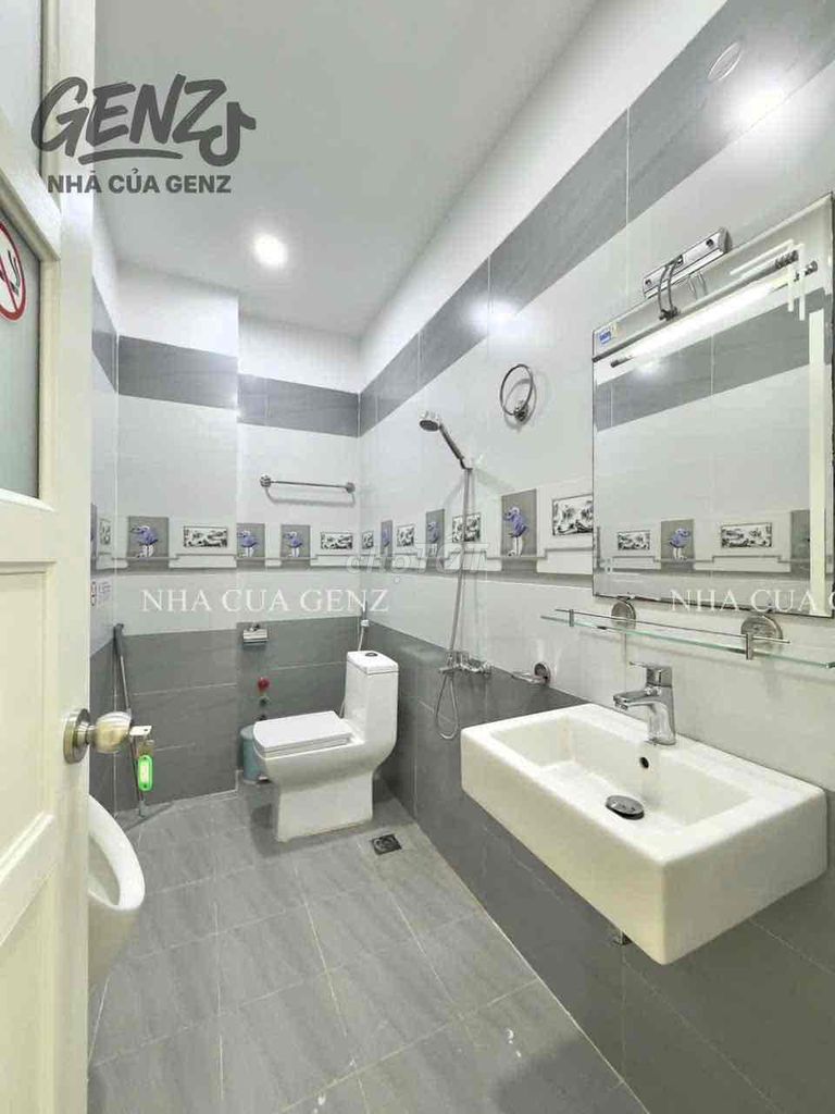 Two super open bedrooms near the airport.