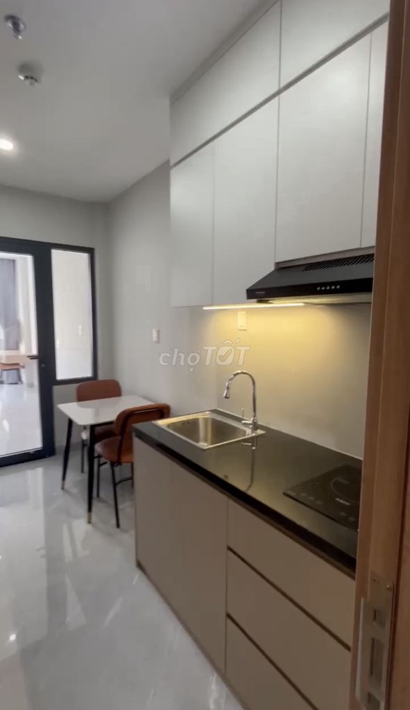The new level service apartment is 100 percent right at the University of Maketing District 7