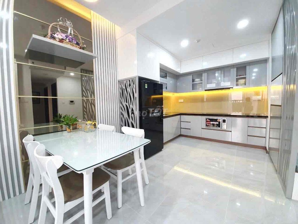 The penthouse is clean, right now. Three bedrooms.