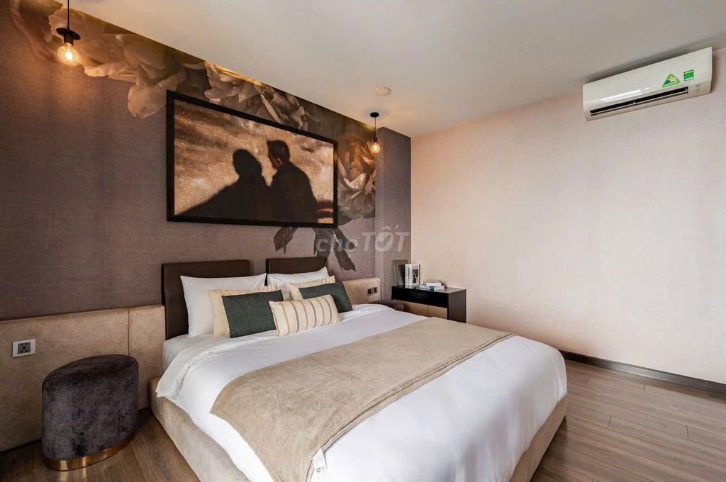 It's the owner who rents / sells the penthouse millium district 4 – View River