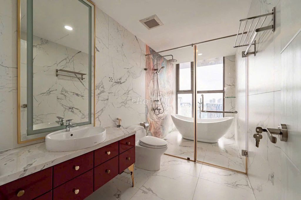 It's the owner who rents / sells the penthouse millium district 4 – View River