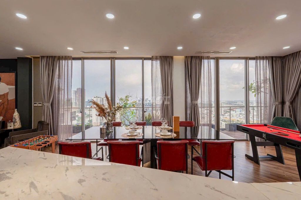 It's the owner who rents / sells the penthouse millium district 4 – View River