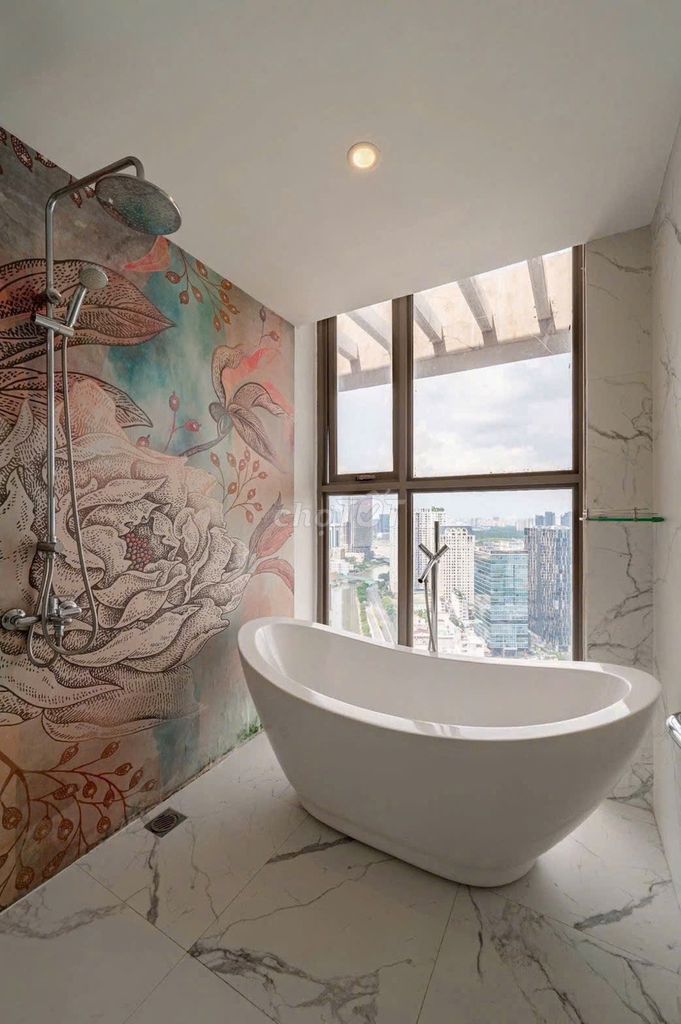 It's the owner who rents / sells the penthouse millium district 4 – View River
