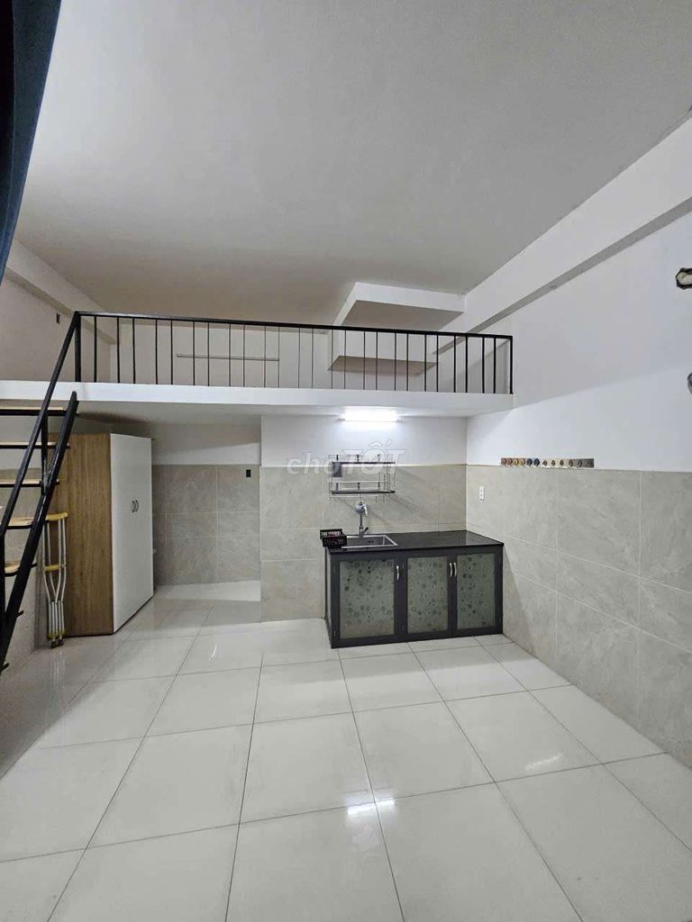 The ground floor motel is 30 meters wide, separate Nguyễn Văn Quá.