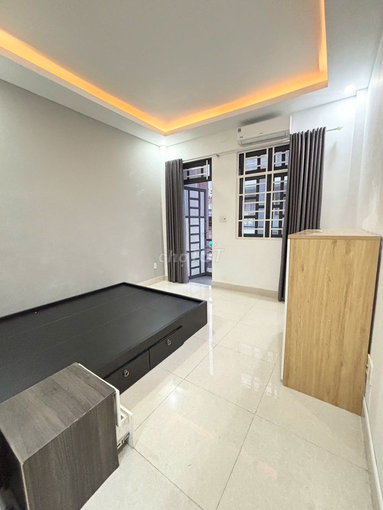 Room balcon 5 million and 5 right at Nguyễn Văn Thương, old D1