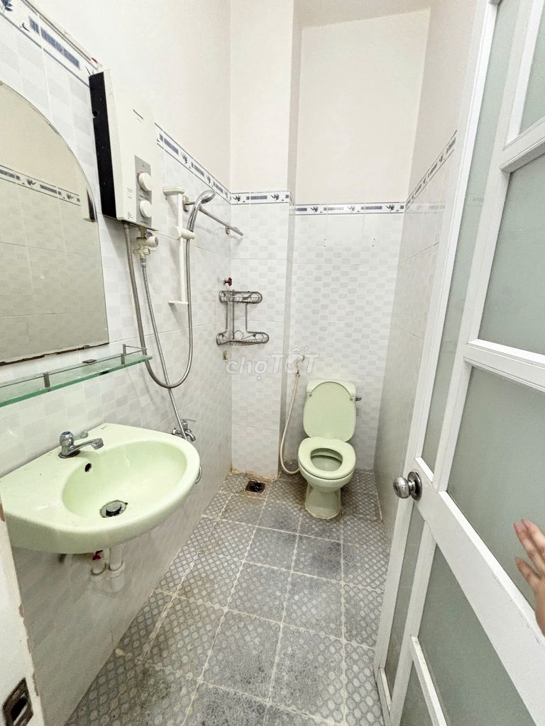 Room balcon 5 million and 5 right at Nguyễn Văn Thương, old D1