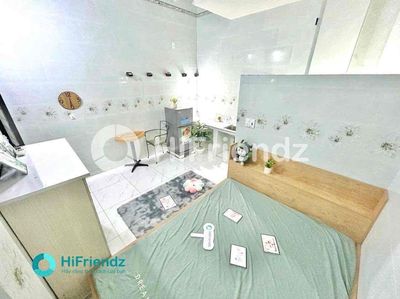Rent a cheap studio near the University of Citizen Celebrity.