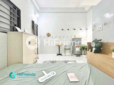 Rent a cheap studio near the University of Citizen Celebrity.