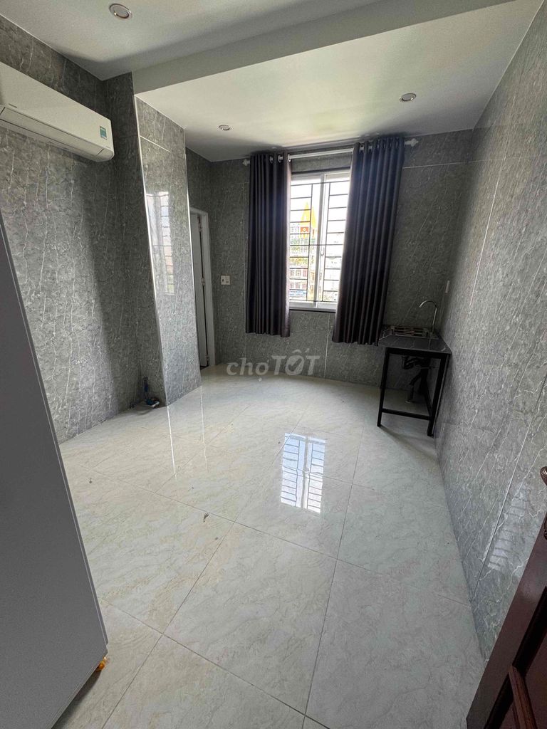Rent room, elevator, security.