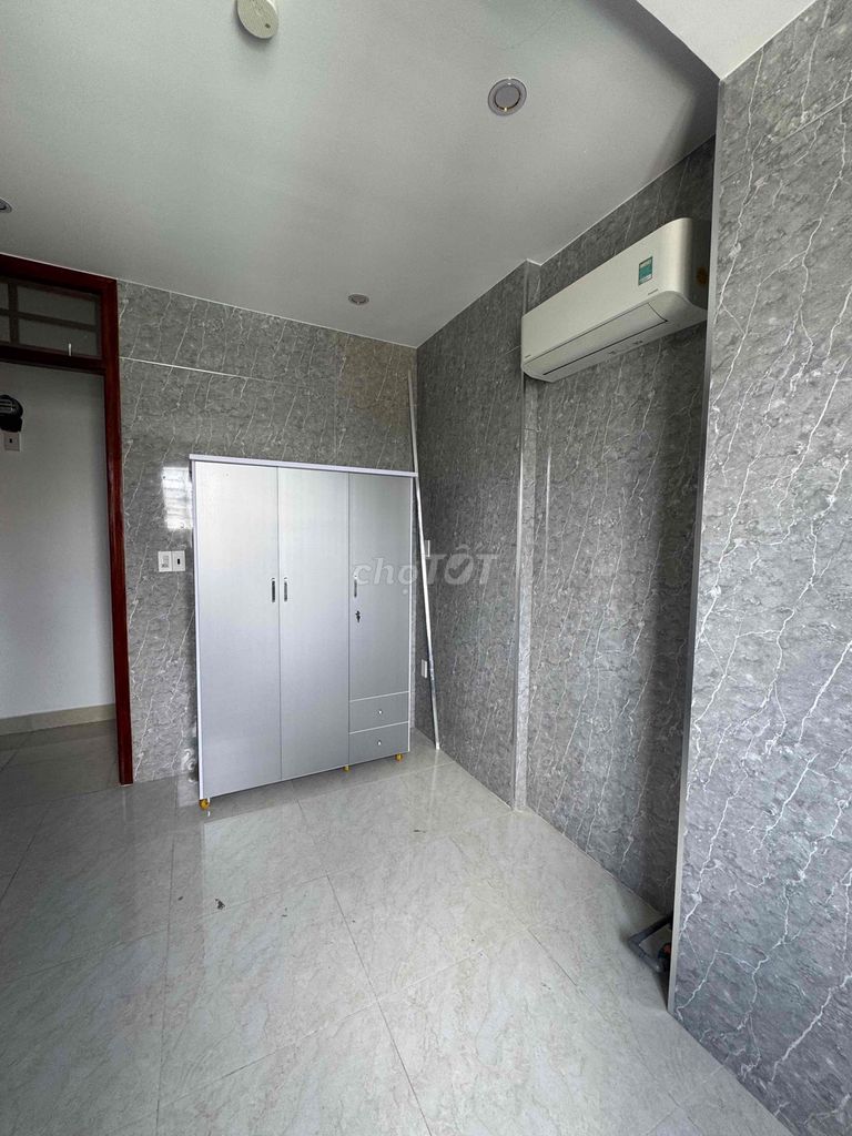 Rent room, elevator, security.