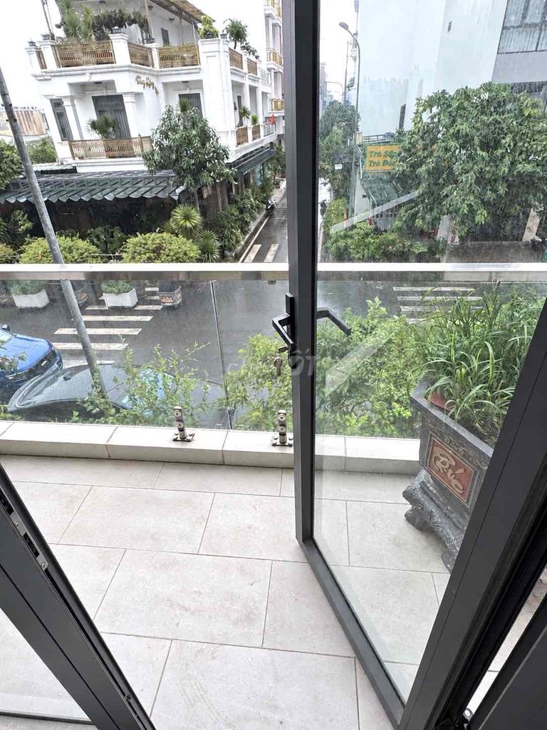 The balcony room is 60 meters - 1 bedroom + 1 living room + 1 toilet