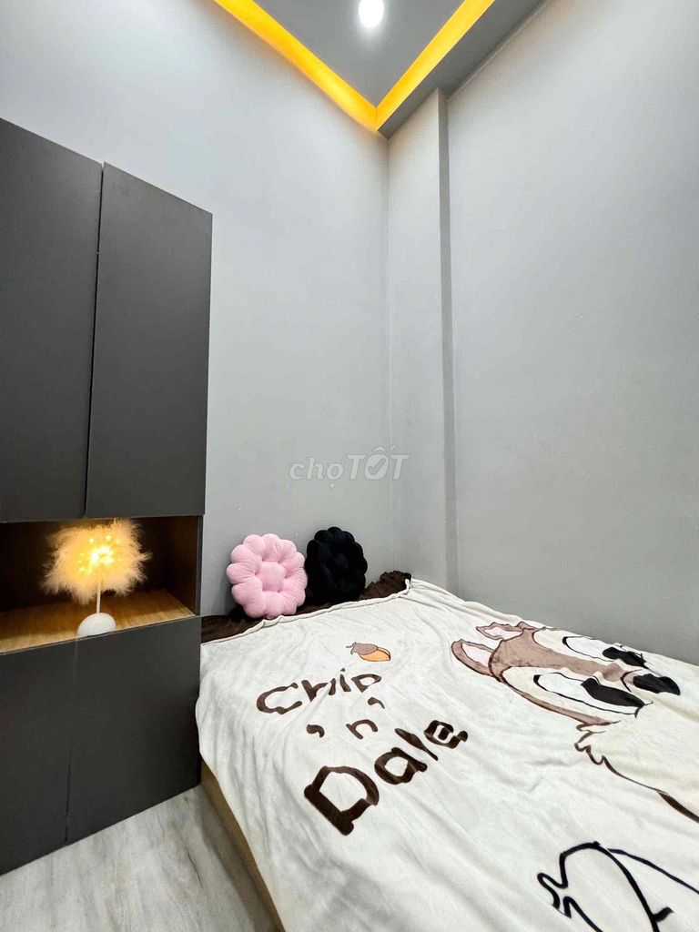 Two cute bedrooms in downtown 10th.