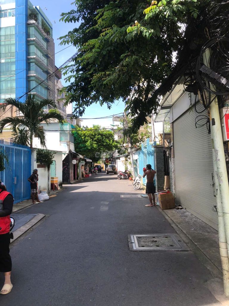 front house 2 A Nguyễn Thị Huỳnh 0.5 x16 meters, 5 floors, 30 million
