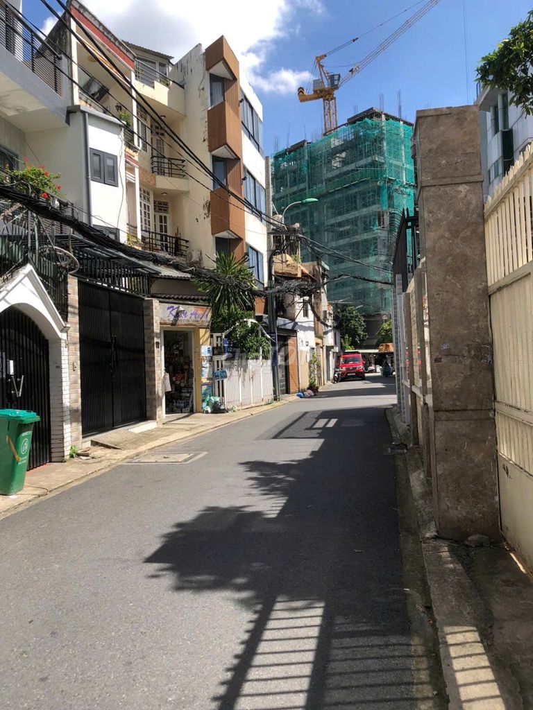 front house 2 A Nguyễn Thị Huỳnh 0.5 x16 meters, 5 floors, 30 million