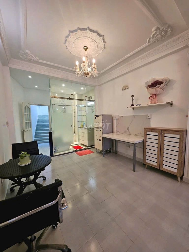 front house 2 A Nguyễn Thị Huỳnh 0.5 x16 meters, 5 floors, 30 million