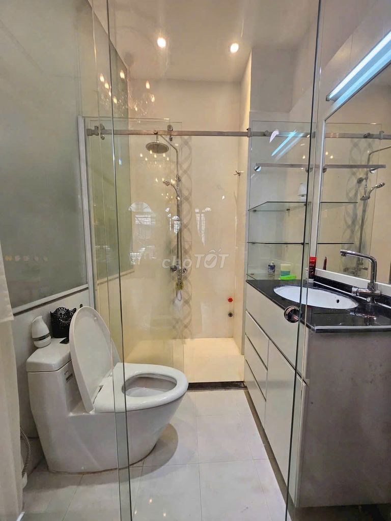 front house 2 A Nguyễn Thị Huỳnh 0.5 x16 meters, 5 floors, 30 million
