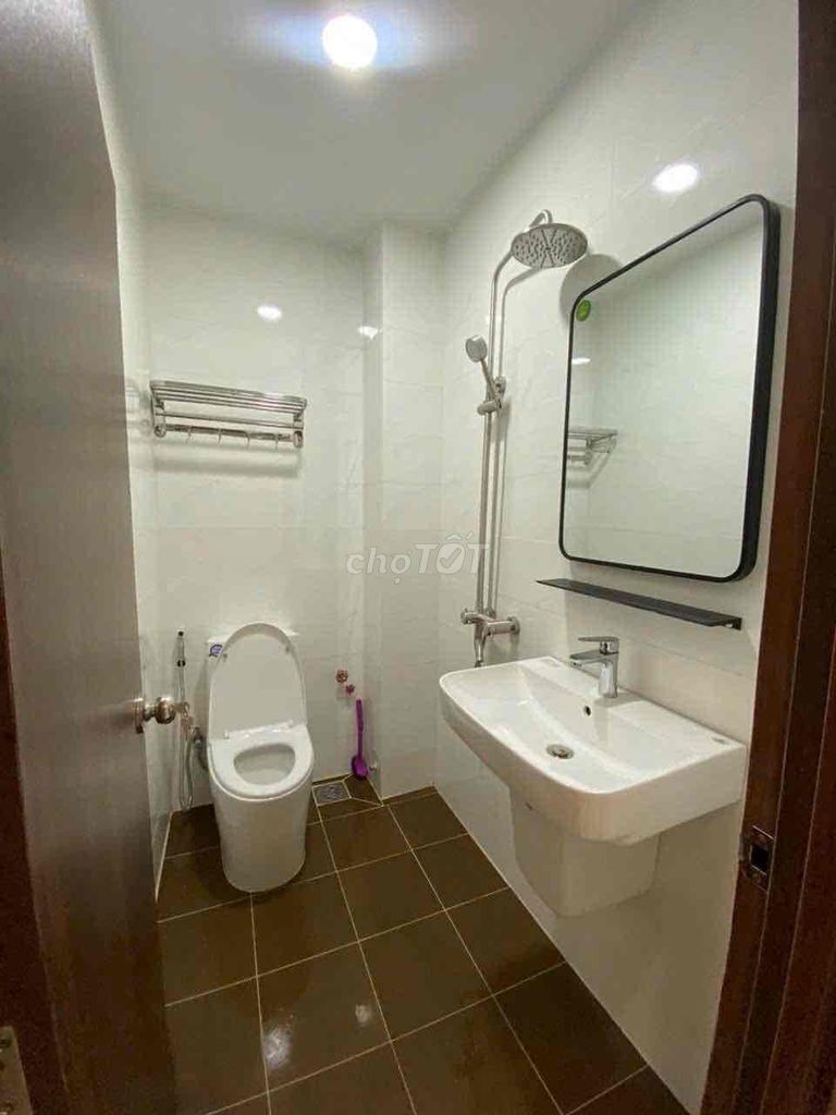 2 floors, 4 bedrooms, 3