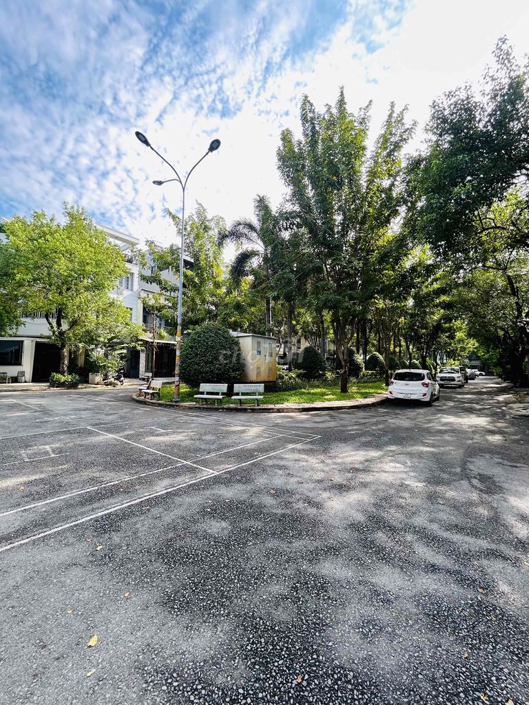 Rent a new east-unit park with three-story vaults. District 7 - Reservation