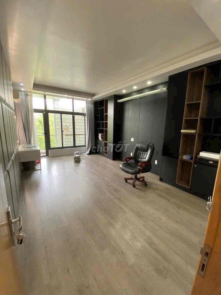 Rent a new east-unit park with three-story vaults. District 7 - Reservation