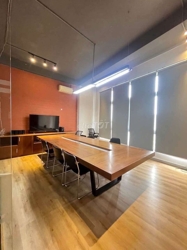 The office on the fourth floor of fortune.