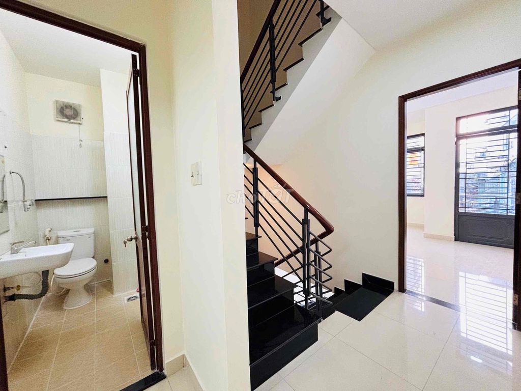 Rent 4 x14 meters 1 .2 floors 4 .4 bedroom Lạc Long Quân Tân Bình
