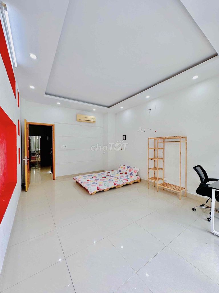 A full-story kitchen room - K300 Special Markets.
