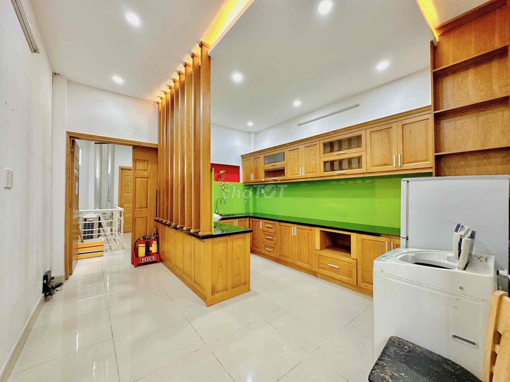 A full-story kitchen room - K300 Special Markets.