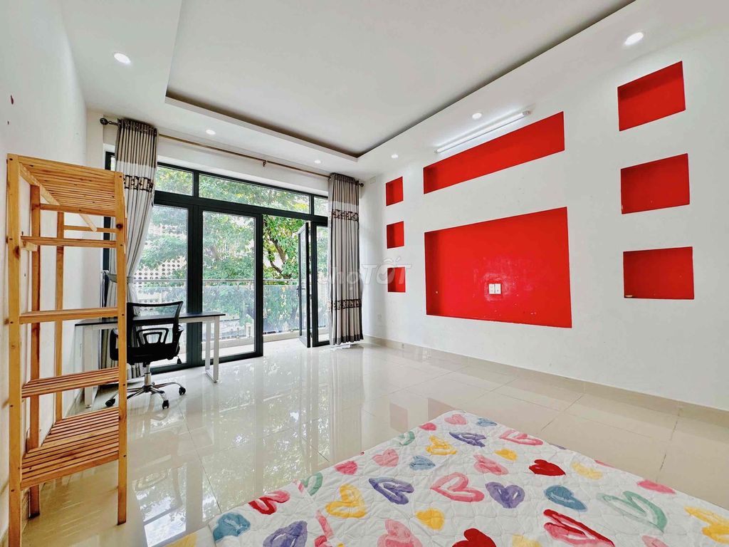 A full-story kitchen room - K300 Special Markets.