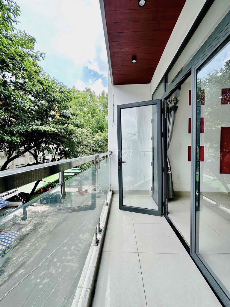 A full-story kitchen room - K300 Special Markets.
