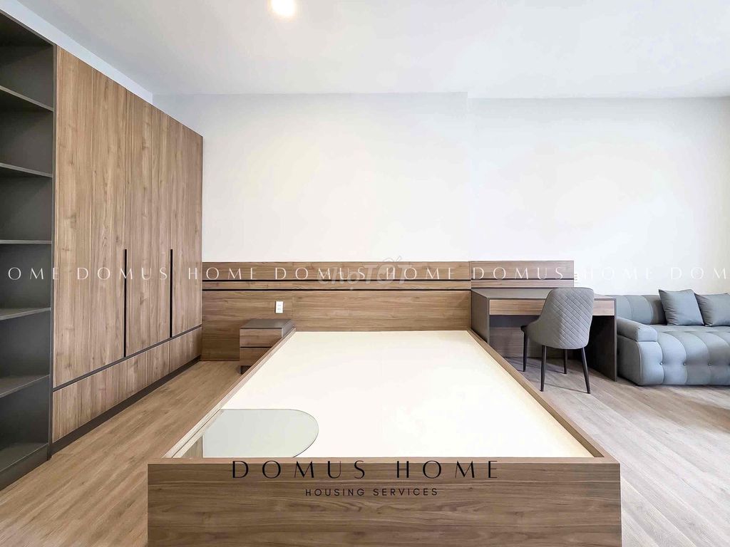 Opening the mini-bar with balconies in Mart District 7.