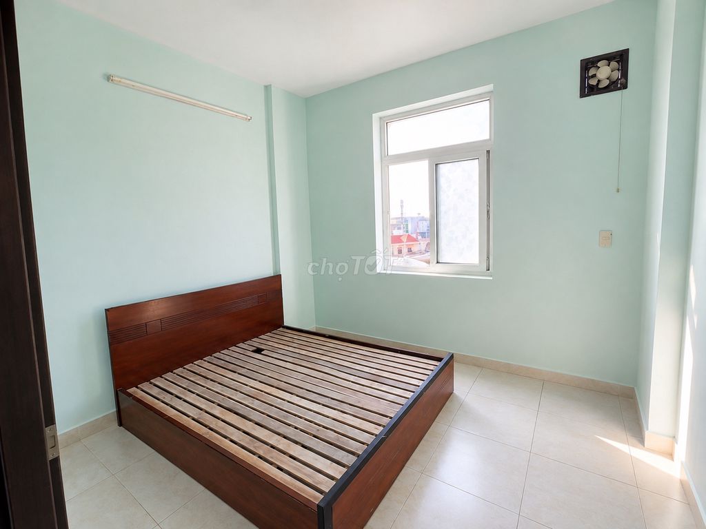 Make it 50 meters, one bedroom, empty house. The most apartment in Lan 2, deposit 1.