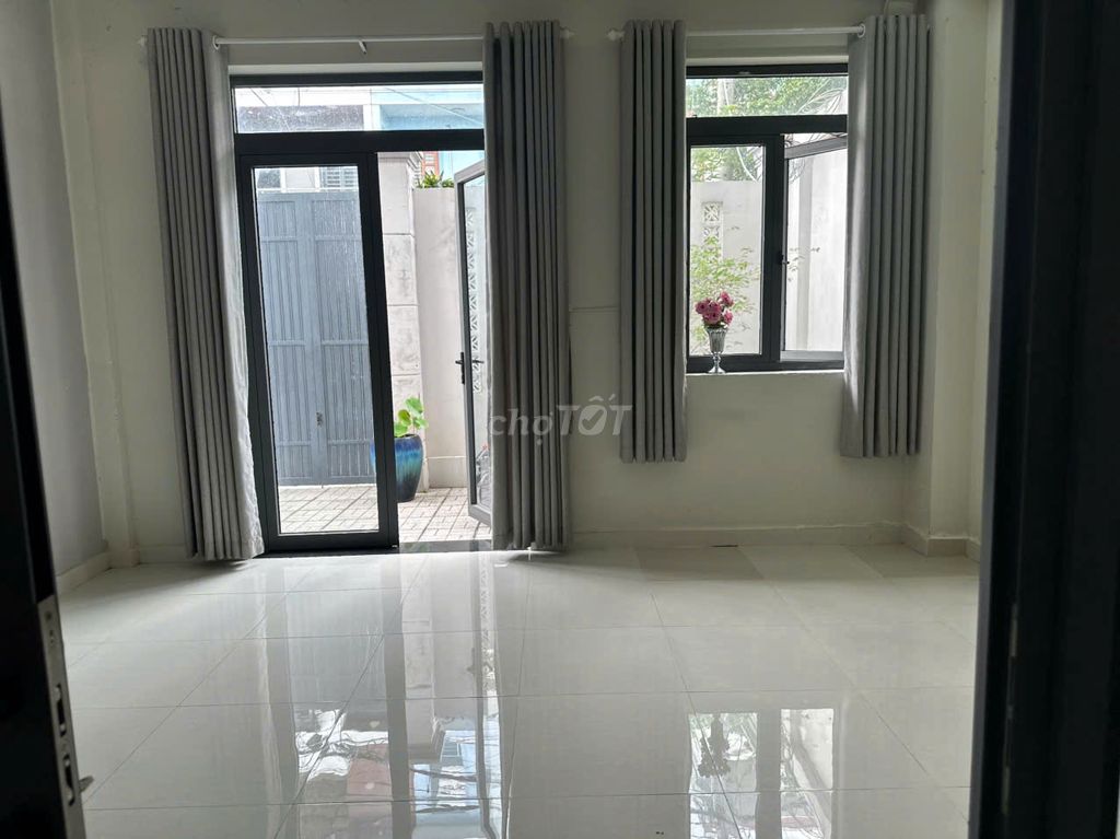 Rent the service apartment of 1.2 bedrooms, near the Middle Chinese P.M., University of Huflit, for 5.3-6.5 million a month.