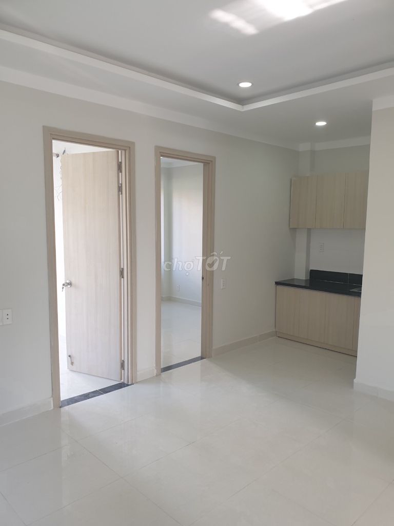 Rent the service apartment of 1.2 bedrooms, near the Middle Chinese P.M., University of Huflit, for 5.3-6.5 million a month.