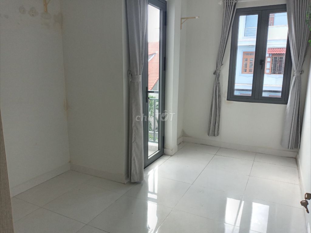 Rent the service apartment of 1.2 bedrooms, near the Middle Chinese P.M., University of Huflit, for 5.3-6.5 million a month.