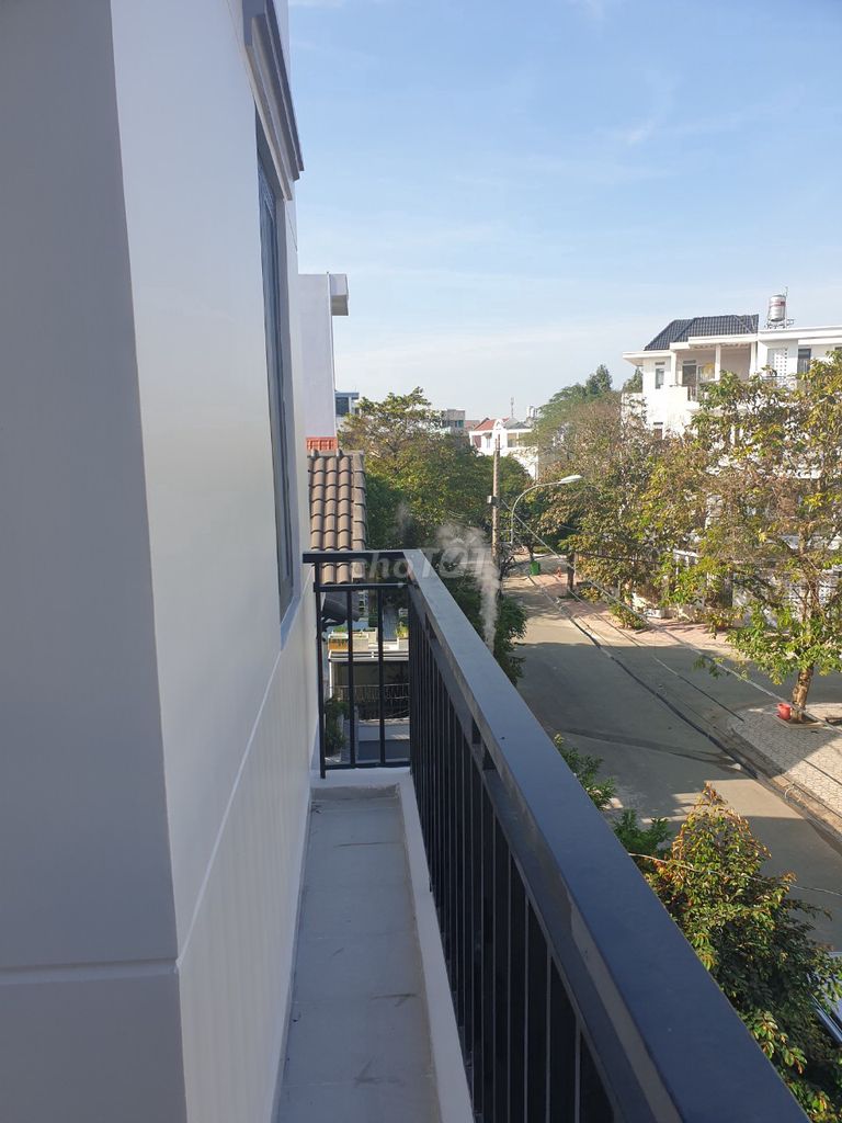 Rent the service apartment of 1.2 bedrooms, near the Middle Chinese P.M., University of Huflit, for 5.3-6.5 million a month.