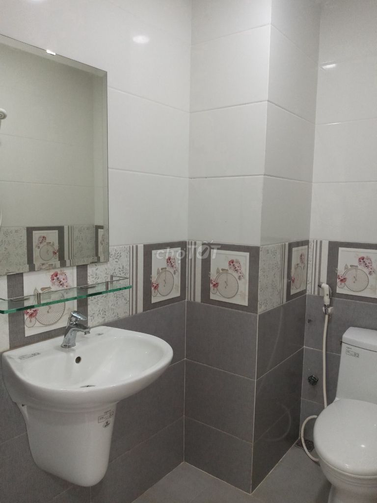 Rent the service apartment of 1.2 bedrooms, near the Middle Chinese P.M., University of Huflit, for 5.3-6.5 million a month.