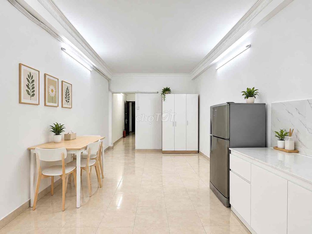 Room service. One bedroom, balcony, near the Republic etown.