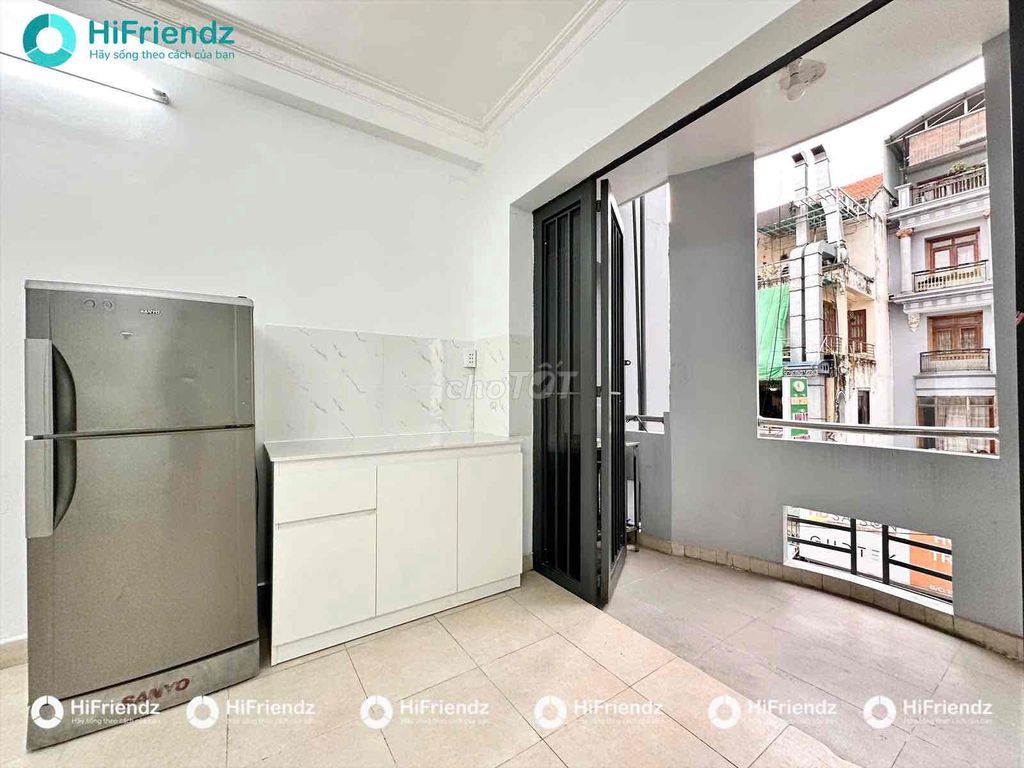 Room service. One bedroom, balcony, near the Republic etown.
