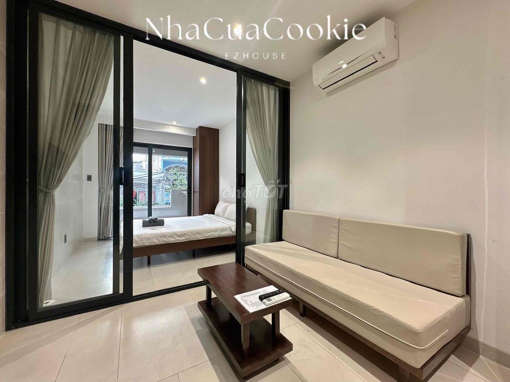 The apartment. A balcony-splitty interior. Right on the airport, bordering the bedroom.