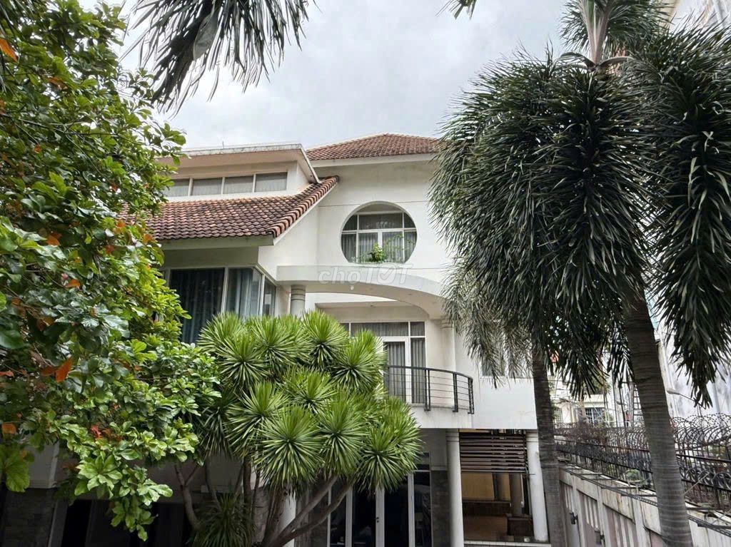 Rent a two-sided villa - Nguyễn Trung Trực, Bình Thạnh