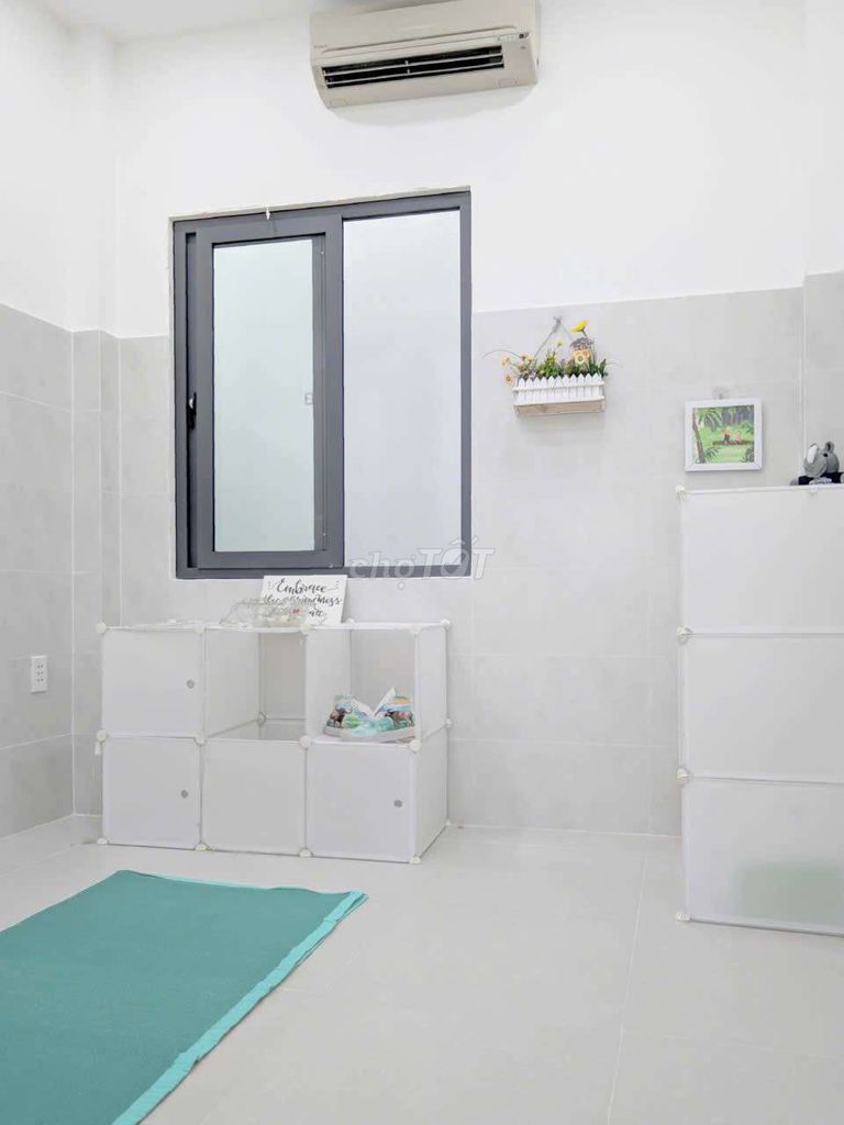 The two bedrooms, two, three-one-million-million-pack bathrooms, four-four-four-four-four-four-two-Q-Phuh-five.