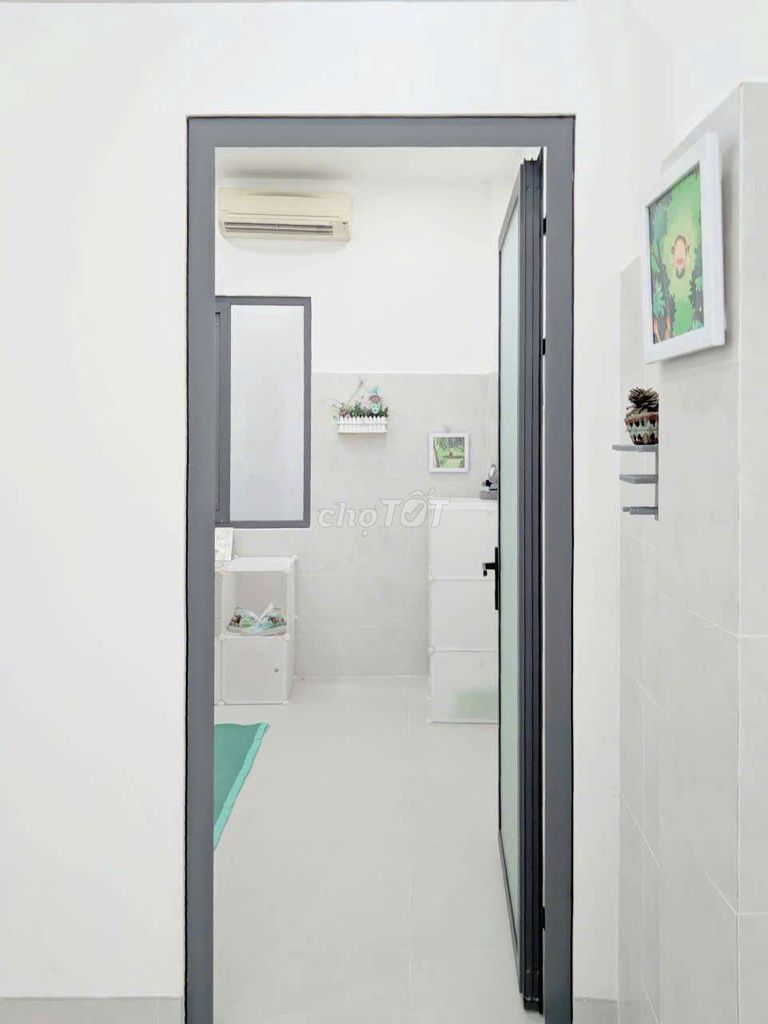The two bedrooms, two, three-one-million-million-pack bathrooms, four-four-four-four-four-four-two-Q-Phuh-five.