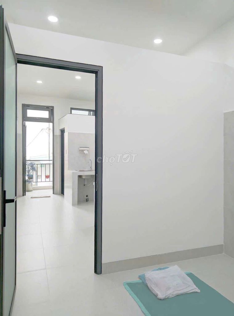 The two bedrooms, two, three-one-million-million-pack bathrooms, four-four-four-four-four-four-two-Q-Phuh-five.