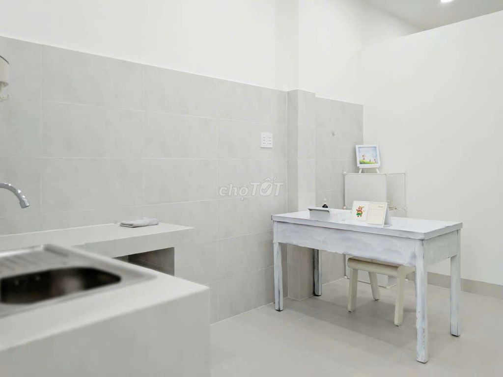 The two bedrooms, two, three-one-million-million-pack bathrooms, four-four-four-four-four-four-two-Q-Phuh-five.